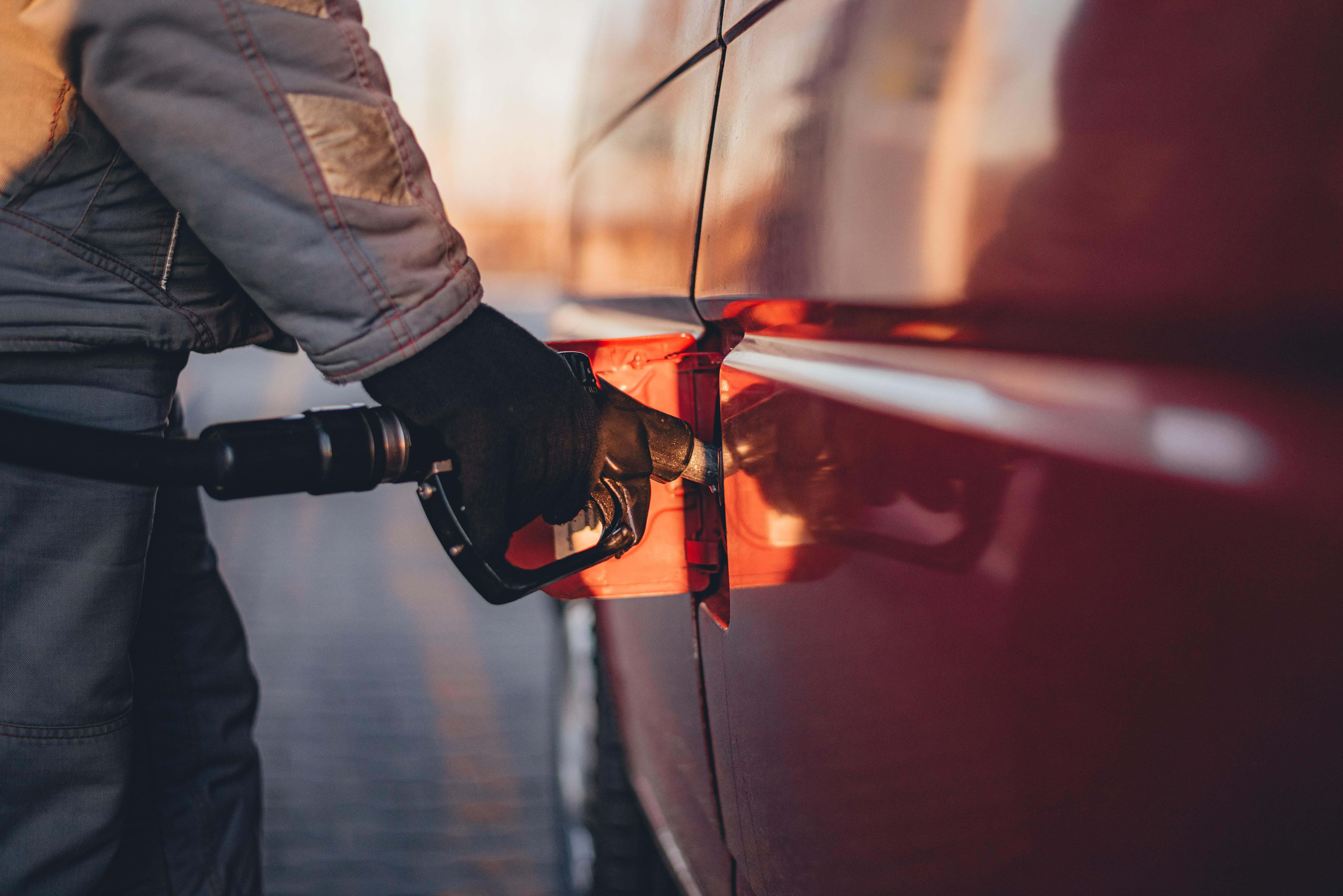 До 20 литров на авто: крупнейшие украинские АЗС ограничили продажу топлива