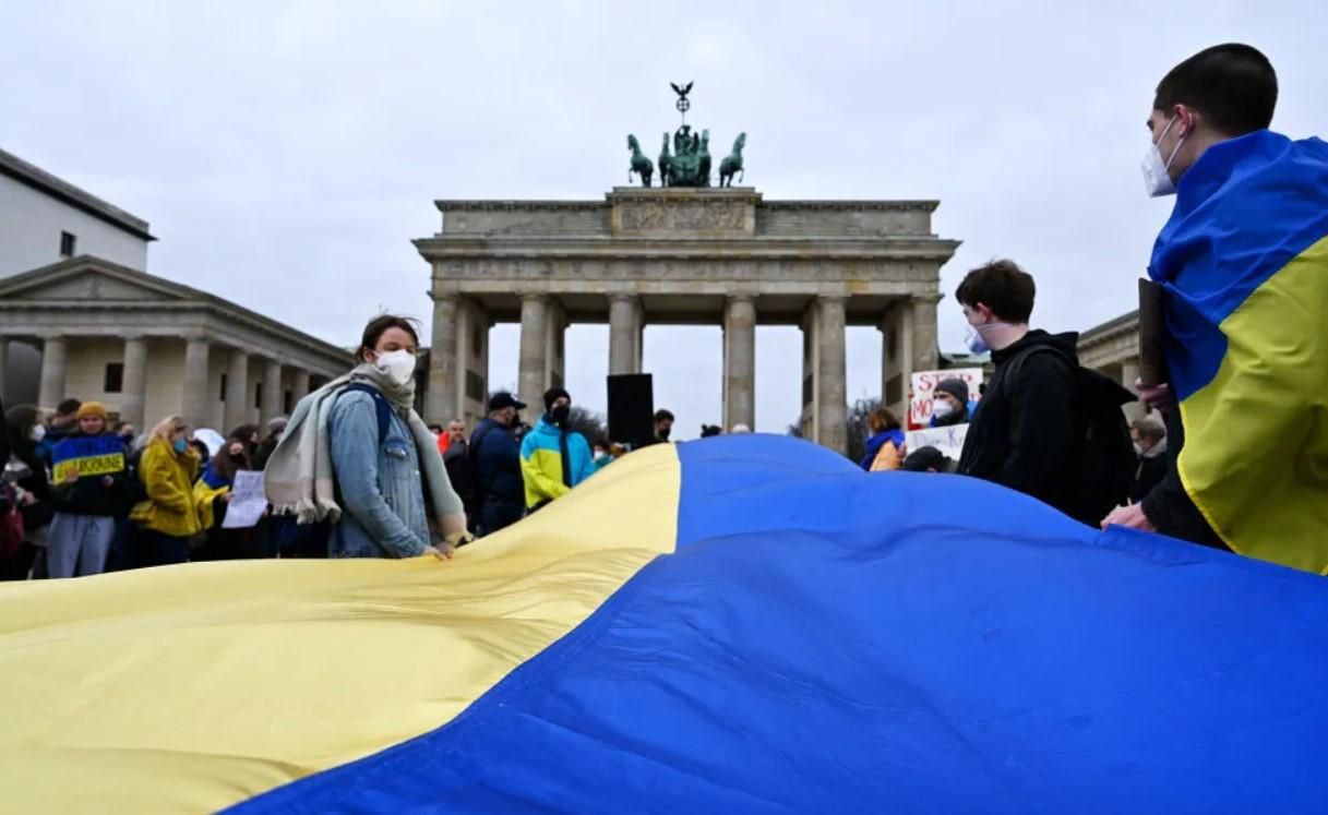 Увесь світ виступив на підтримку України у війні з Росією: фоторепортаж - 24 Канал