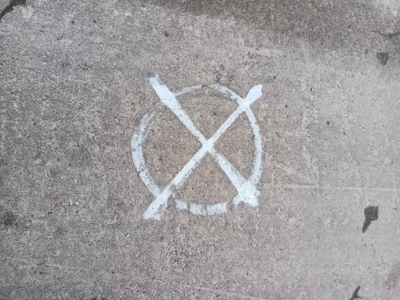 Укравтодор закликає знищувати підозрілі позначки на дорогах: як вони виглядають - 24 Канал Укравтодор закликає знищувати підозрілі позначки на дорогах: як вони виглядають - 24 Канал