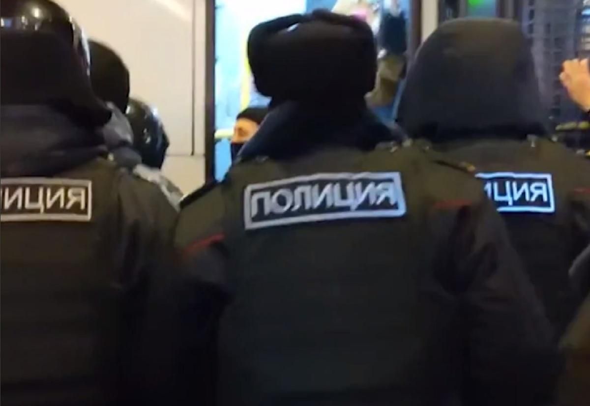 В России продолжают вылавливать противников войны: видео жесткого задержания