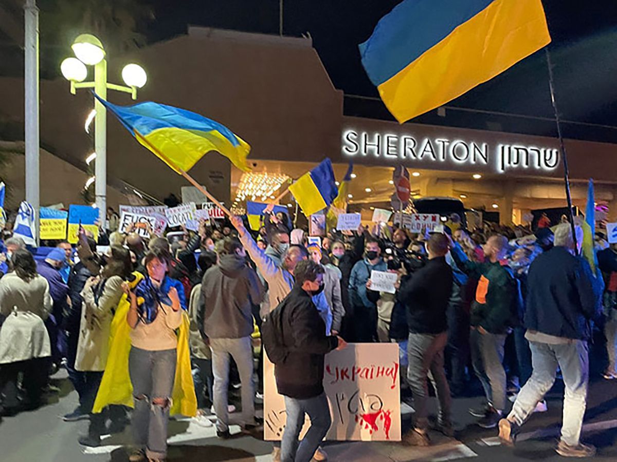 Ізраїль прокинувся: біля посольства Росії у Тель-Авіві мітинг - 24 Канал Ізраїль прокинувся: біля посольства Росії у Тель-Авіві мітинг - 24 Канал