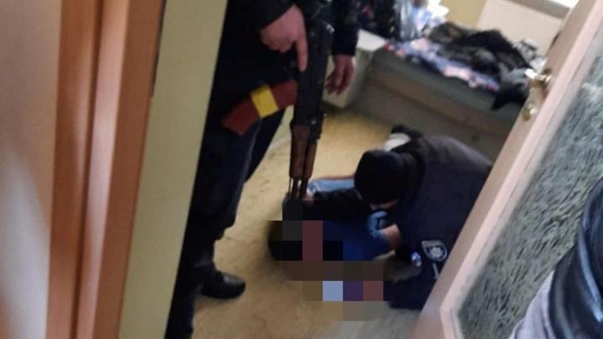 Во Львове возле воинской части задержали трех диверсантов Во Львове возле воинской части задержали трех диверсантов