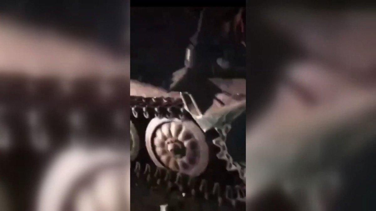 Втікають босими та без шапок: військові оприлюднили відео покинутої окупантами техніки - 24 Канал