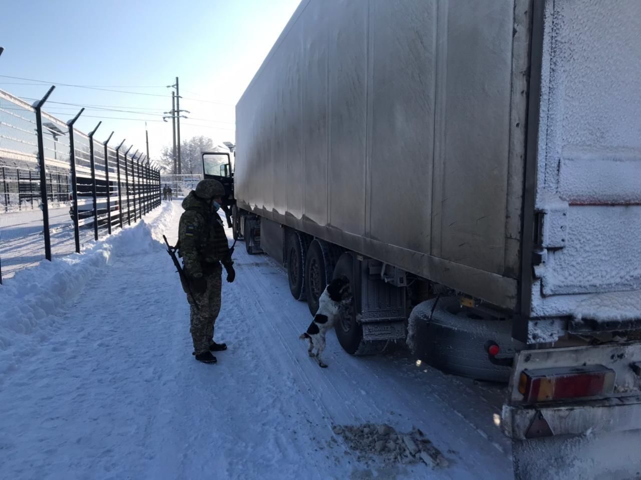Первый поезд с гумпомощью поехал на польско-украинскую границу
Первый поезд с гумпомощью поехал на польско-украинскую границу