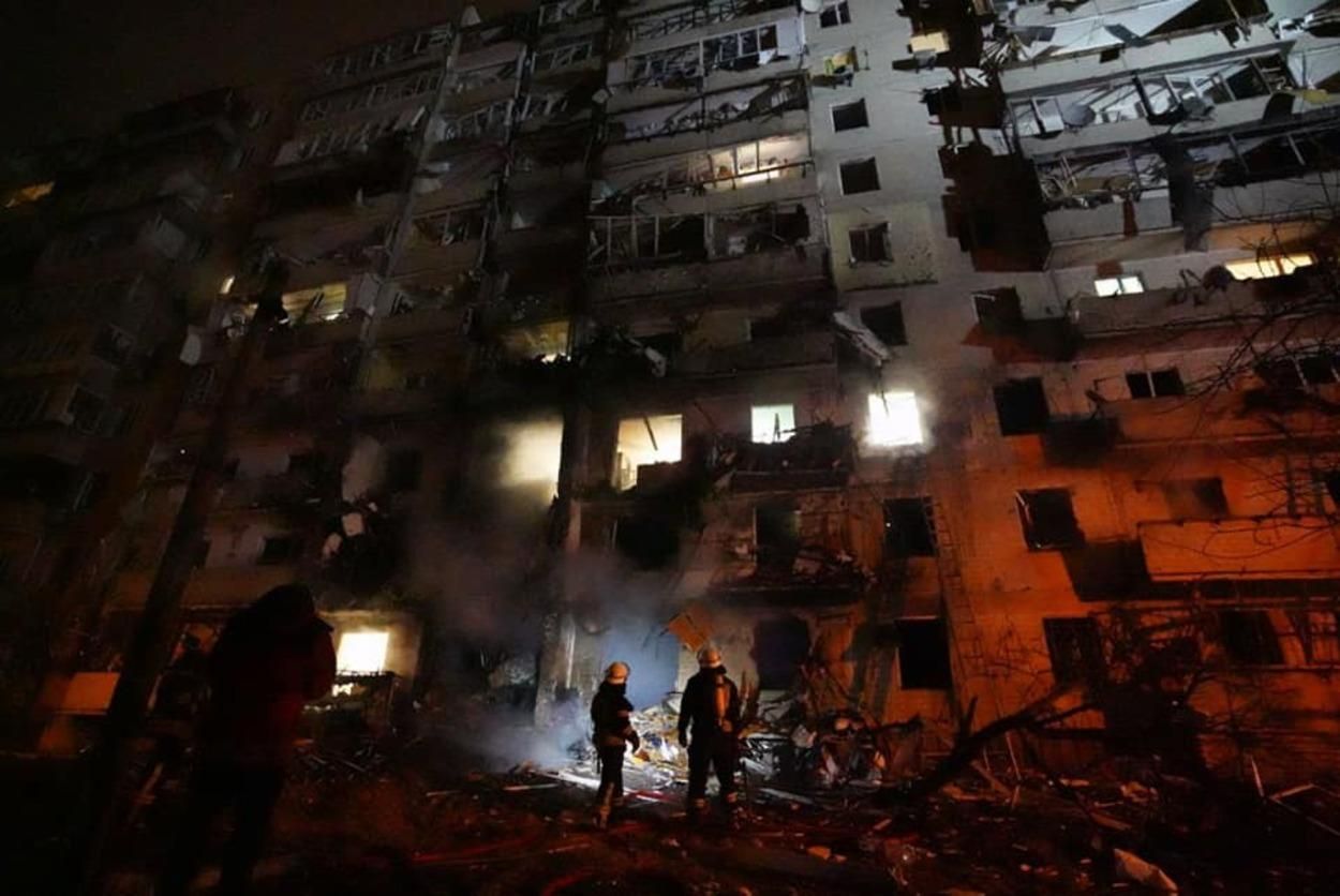 У Києві спалахнула багатоповерхівка на Дарниці – останні новини