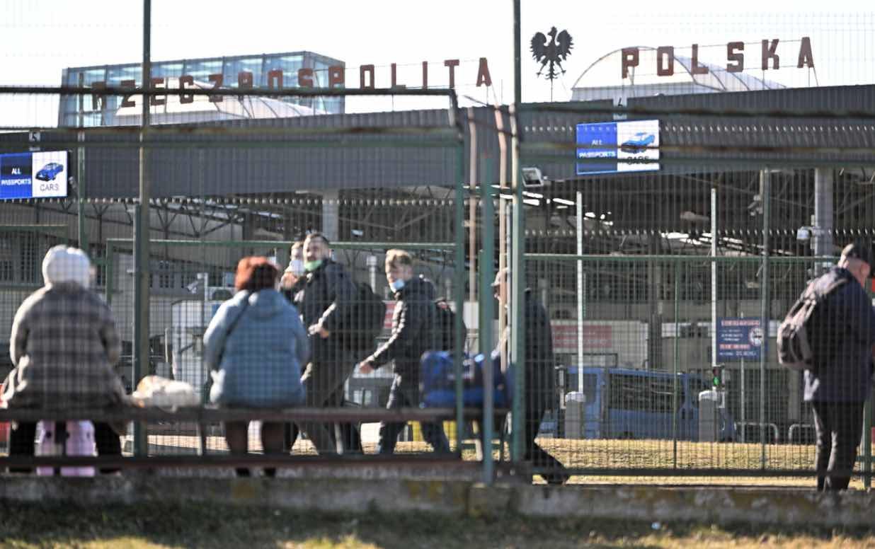 Польша развернула возле границы с Украиной 9 пунктов приема беженцев Польша развернула возле границы с Украиной 9 пунктов приема беженцев