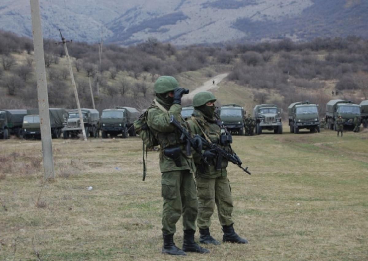 После российского вторжения из Крыма невозможно никуда выехать, там "бахает" с ночи После российского вторжения из Крыма невозможно никуда выехать, там "бахает" с ночи