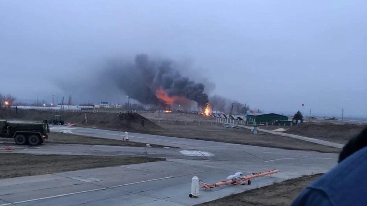 Пропагандисты сообщают о взрывах на аэродроме Миллерово: реакция украинской армии Пропагандисты сообщают о взрывах на аэродроме Миллерово: реакция украинской армии