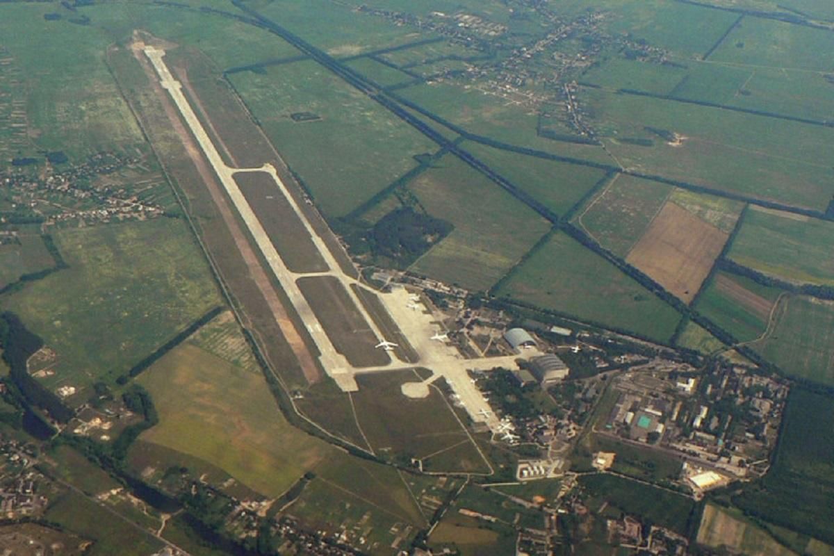 Через знищення аеродрому Гостомеля росіяни висуваються в бік Києва пішим ходом - 24 Канал Через знищення аеродрому Гостомеля росіяни висуваються в бік Києва пішим ходом - 24 Канал