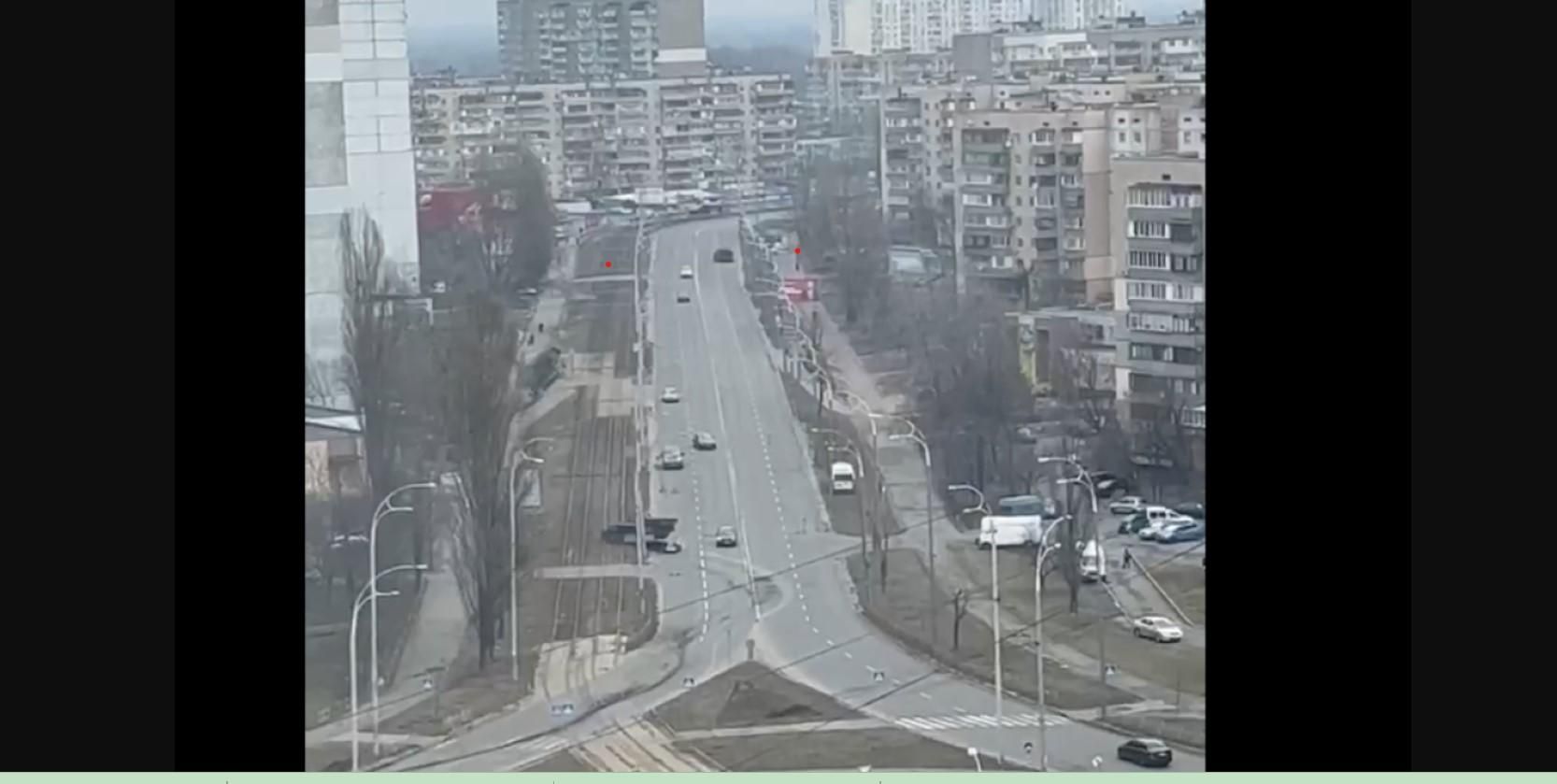 Танк окупантів переїхав авто з водієм у Києві: чоловік вижив, шокуюче відео - 24 Канал