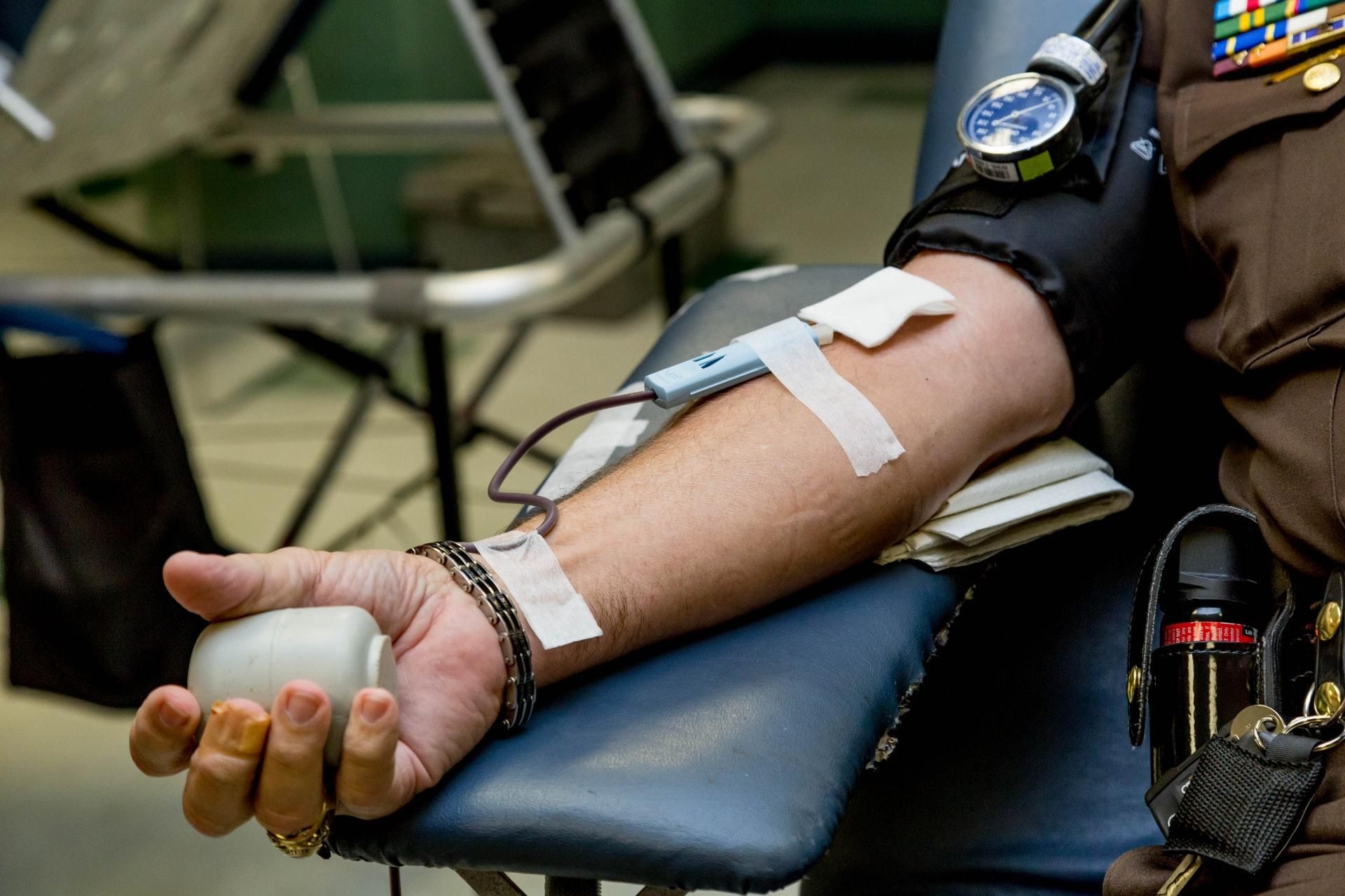 Терміново: в Інституті серця в Києві потрібні до 120 донорів крові для прикордонників - 24 Канал