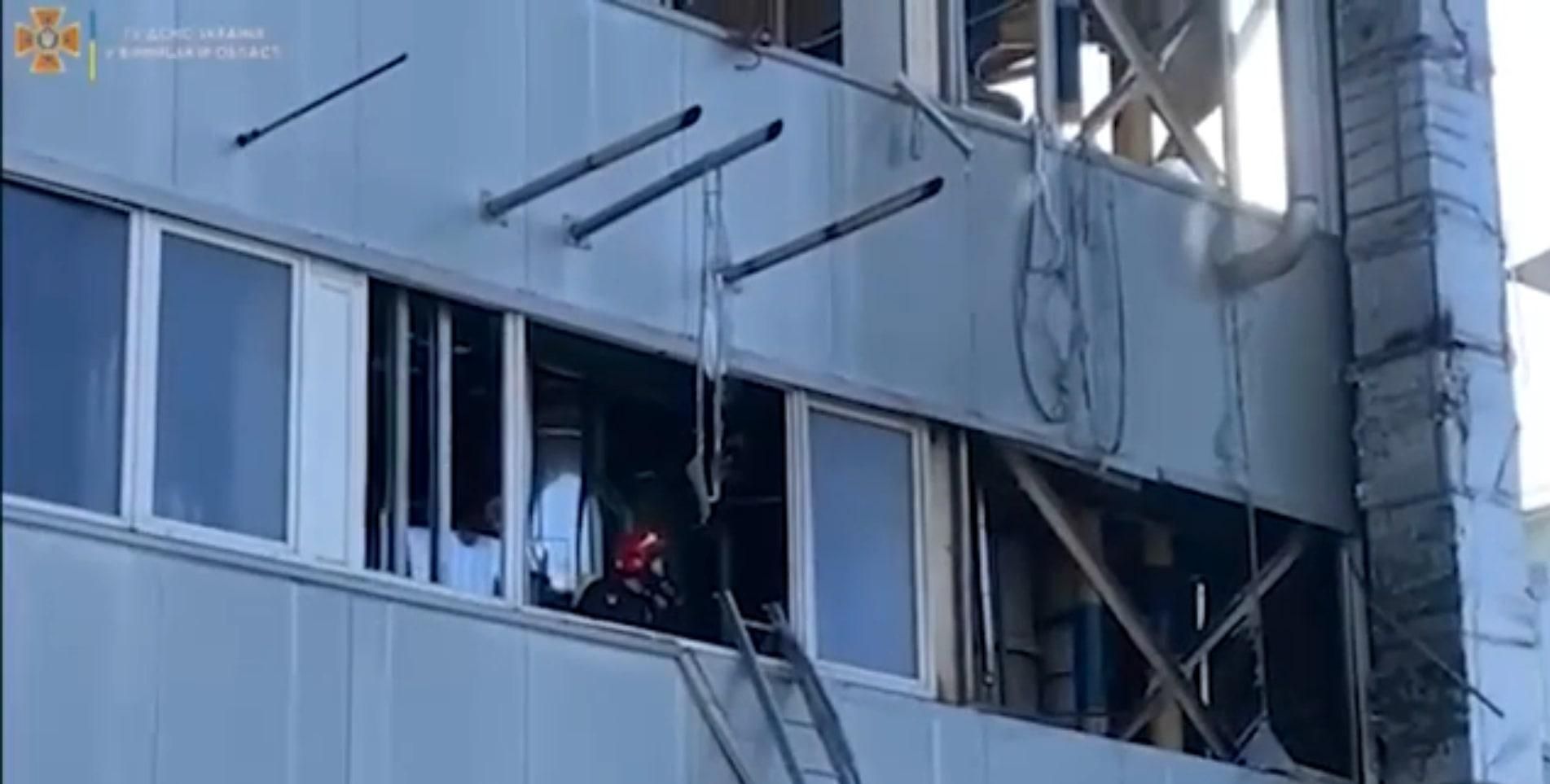 Спасатели ликвидировали пожар на "Винницком масложировом комбинате": есть погибшая и раненые