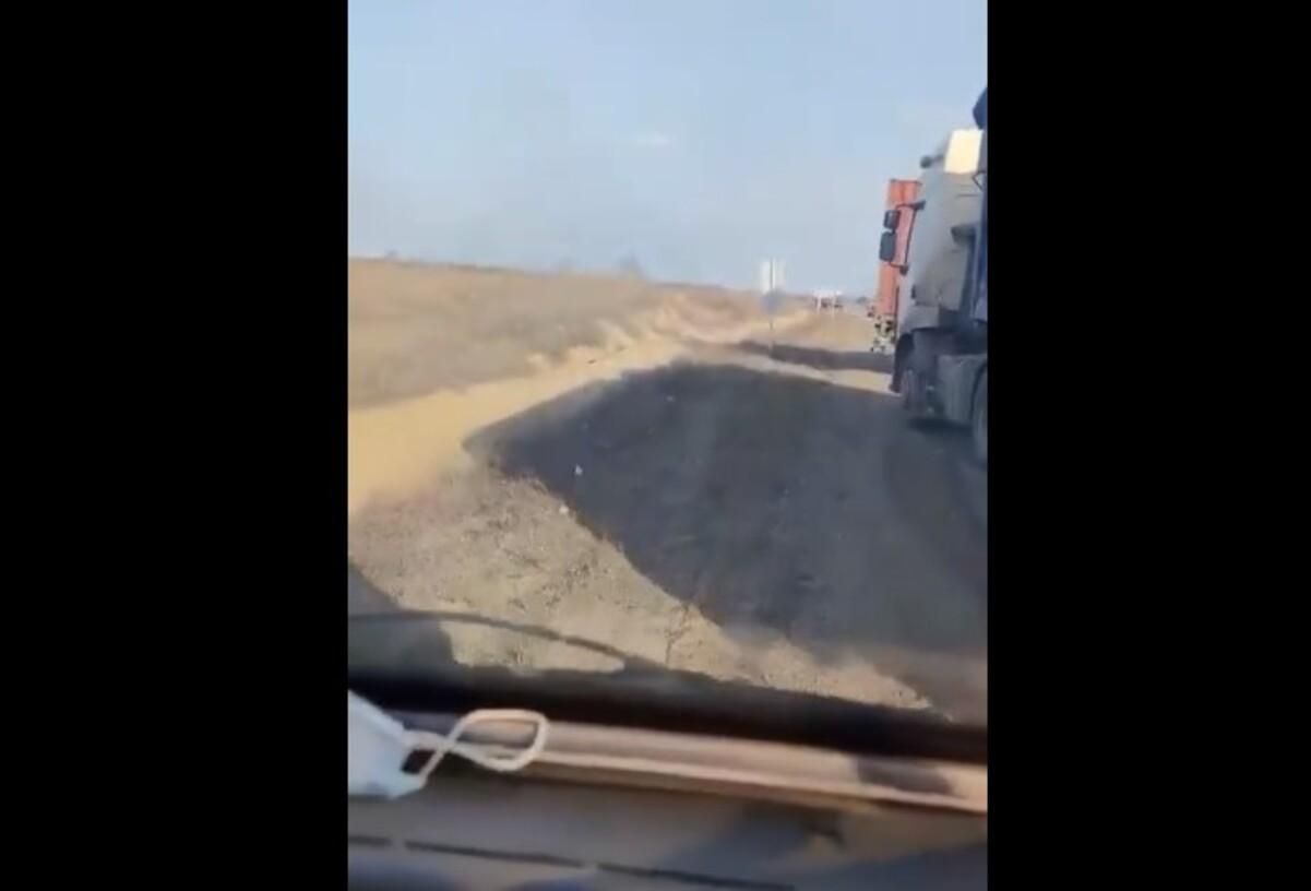 Окупанти під Херсоном розстріляли авто з трьома людьми - Львів Окупанти під Херсоном розстріляли авто з трьома людьми - Львів