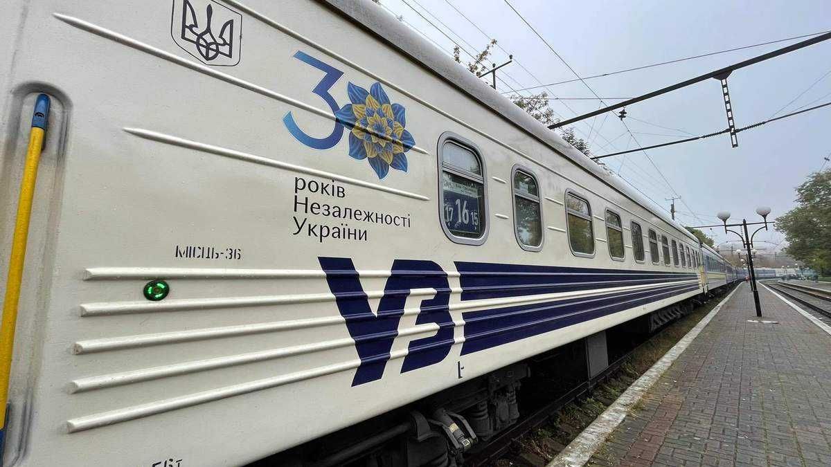 Укрзализныця ежечасно эвакуирует до 4 тысяч украинцев из-под линии огня - 24 Канал