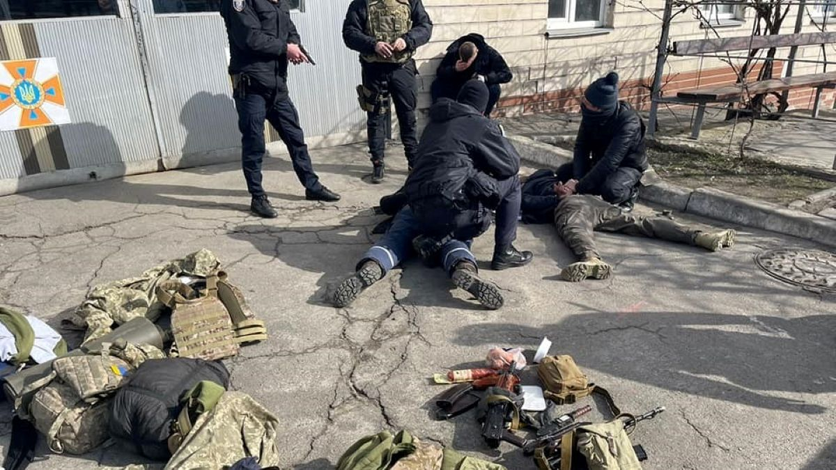 Представились бойцами ВСУ: к спасателям пришли диверсанты и просили одежду - 24 Канал Представились бойцами ВСУ: к спасателям пришли диверсанты и просили одежду - 24 Канал