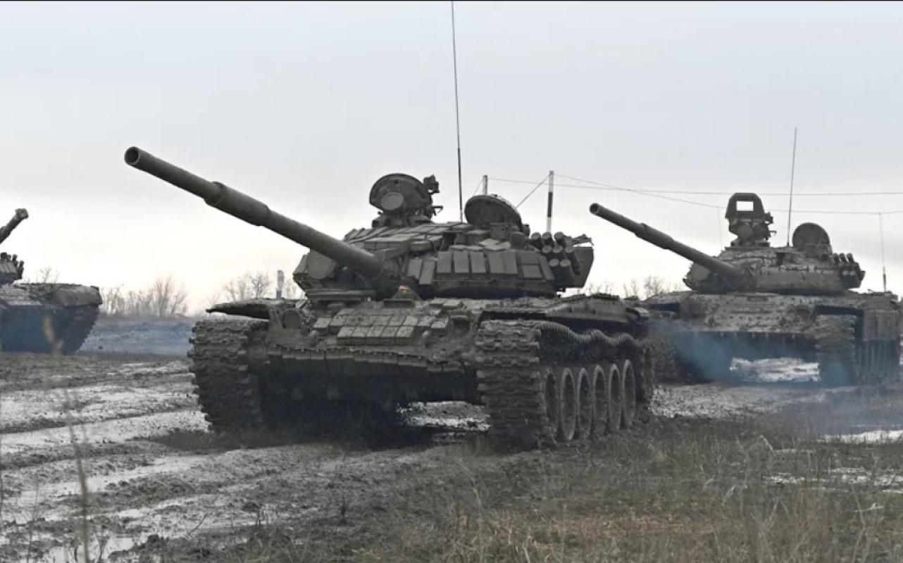 Проблемы со снабжением: россияне пытаются купить еду и горючее у местных на Сумщине Проблемы со снабжением: россияне пытаются купить еду и горючее у местных на Сумщине