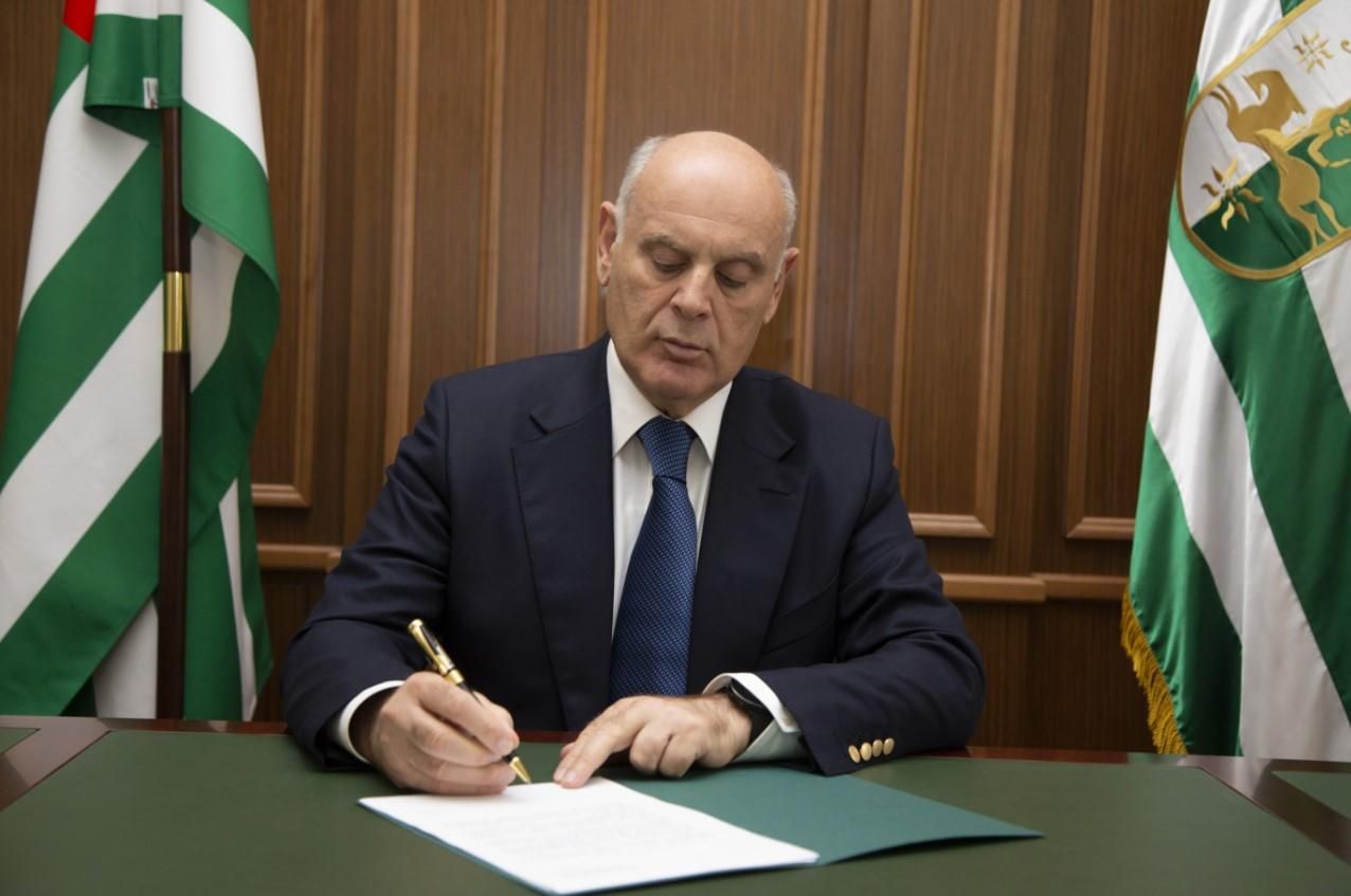 Маріонетки Росії в Абхазії визнали бойовиків на Донбасі - 24 Канал Маріонетки Росії в Абхазії визнали бойовиків на Донбасі - 24 Канал