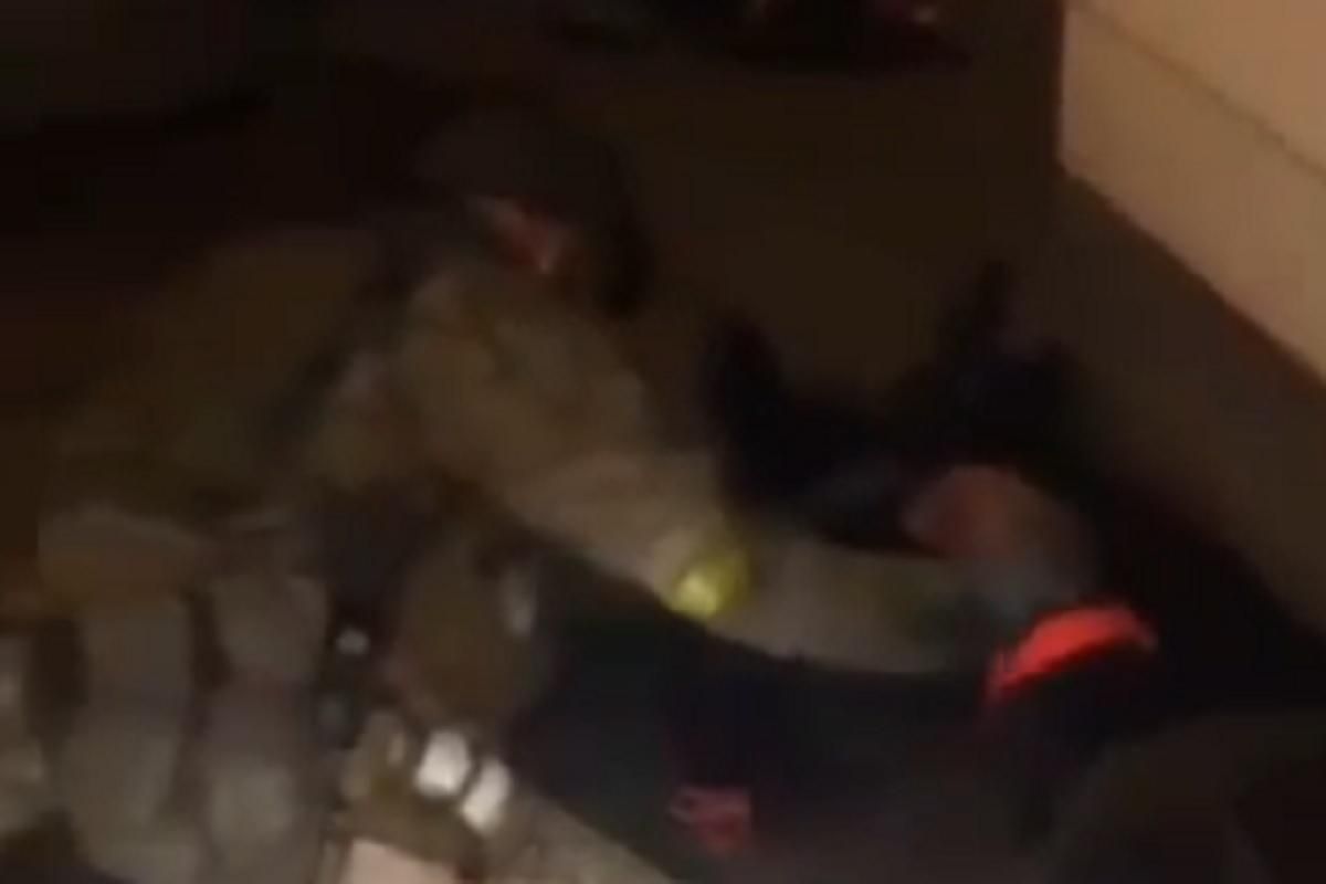 На Троєщині пов'язали диверсантів: відео з місця - 24 Канал На Троєщині пов'язали диверсантів: відео з місця - 24 Канал