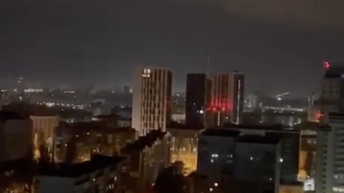 В Киеве слышна сильная стрельба: вероятно, зачищают диверсантов - 24 Канал