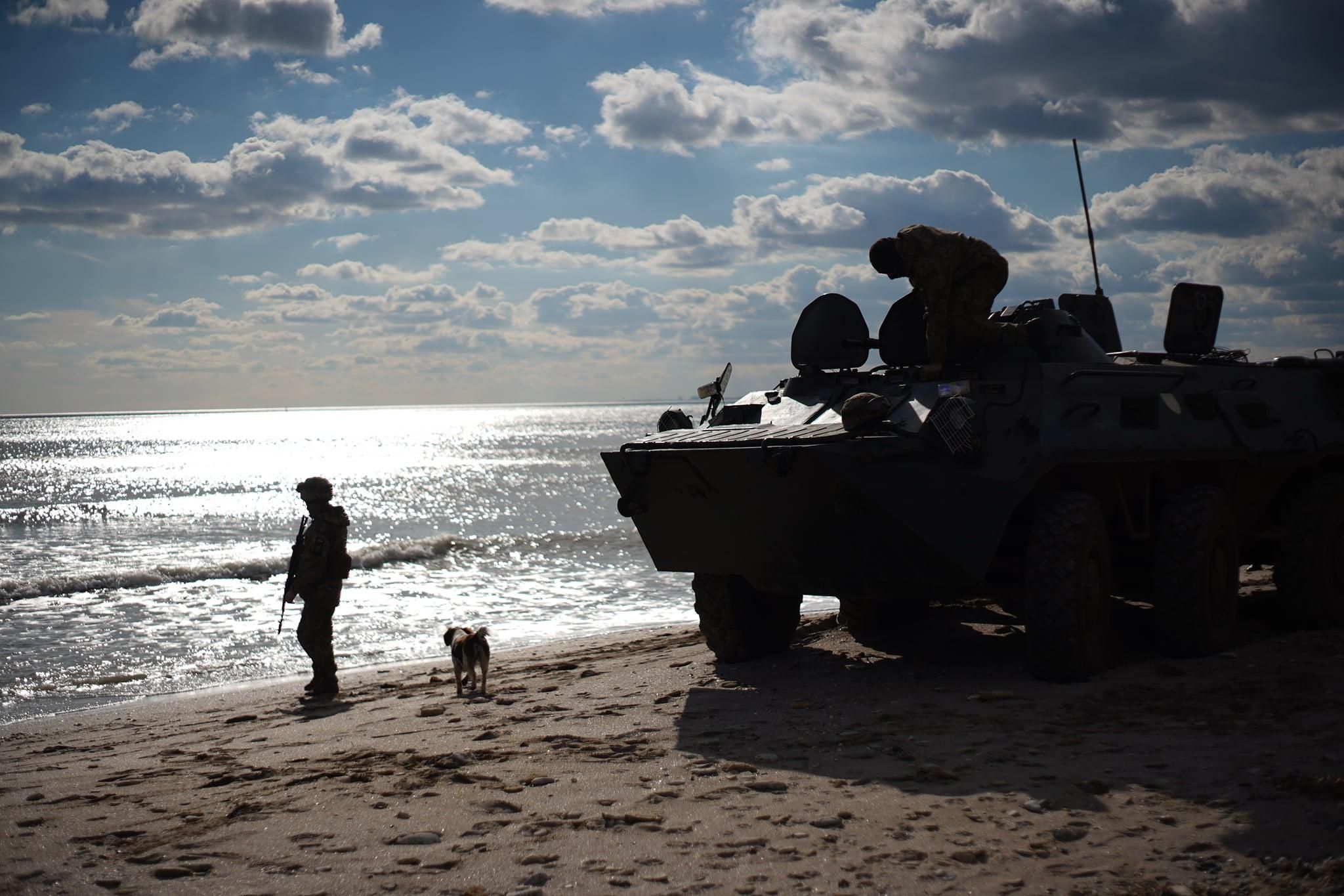 В Коблево военные поймали пару диверсантов: уже свидетельствуют о собственных преступлениях В Коблево военные поймали пару диверсантов: уже свидетельствуют о собственных преступлениях