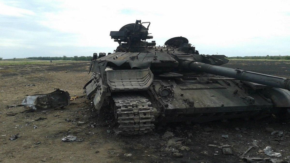Более 500 бронированных машин, 100 танков, 14 самолетов и даже БУК: сколько уже потеряла Россия