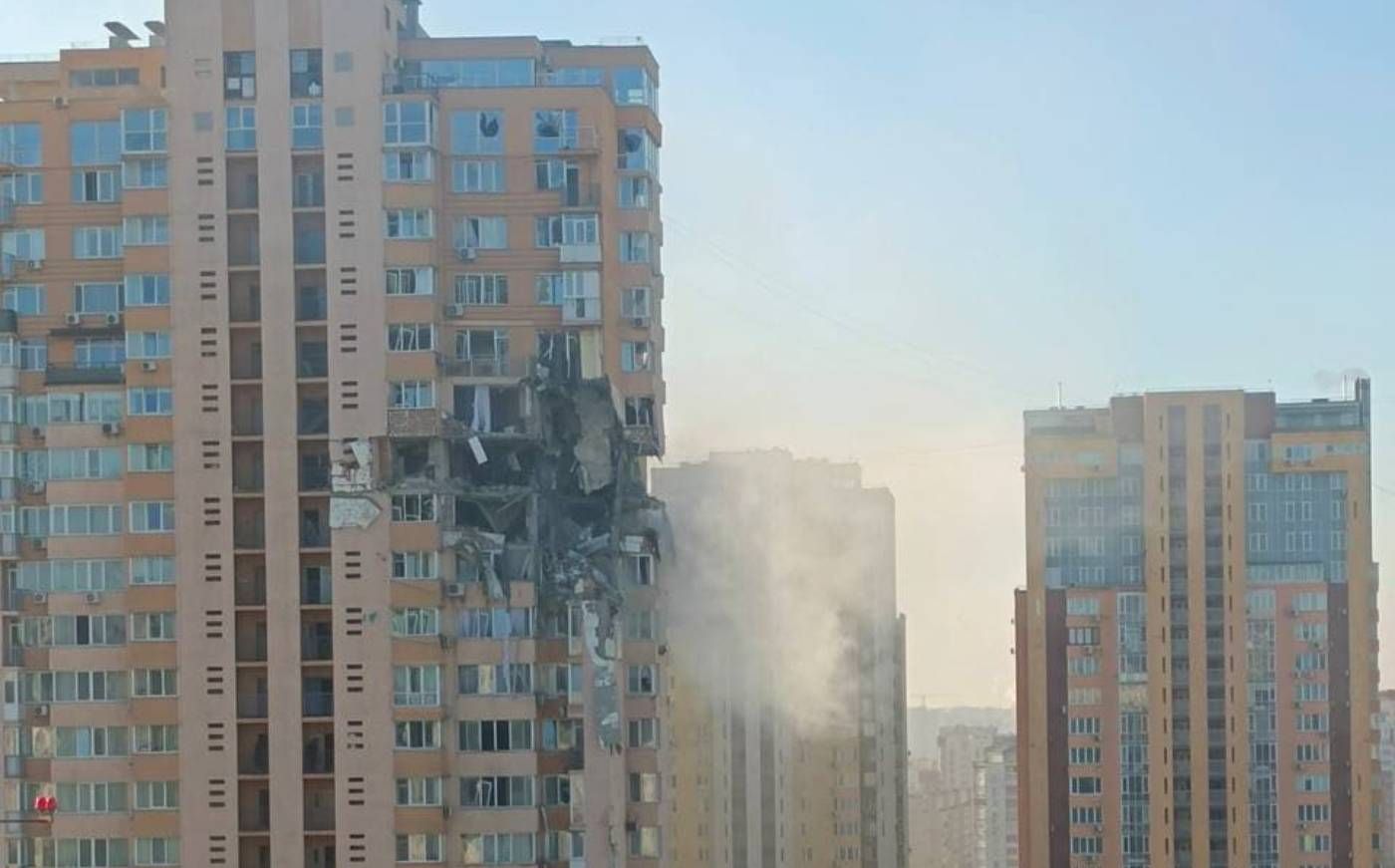 У районі Жулян ракета влучила у висотку - 24 Канал У районі Жулян ракета влучила у висотку - 24 Канал