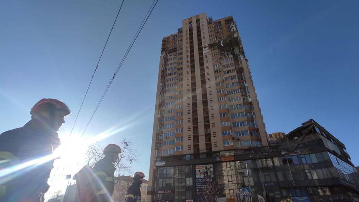 Обстріл Жулян: з'явилося відео моменту влучання ракети в житловий будинок у Києві - 24 Канал