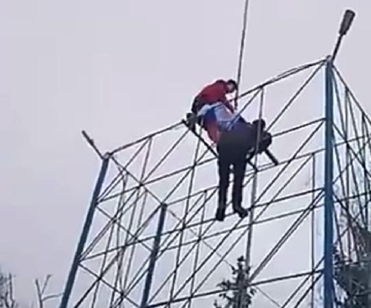 В Чаплинке сняли российский флаг: увлекательное видео - 24 Канал В Чаплинке сняли российский флаг: увлекательное видео - 24 Канал