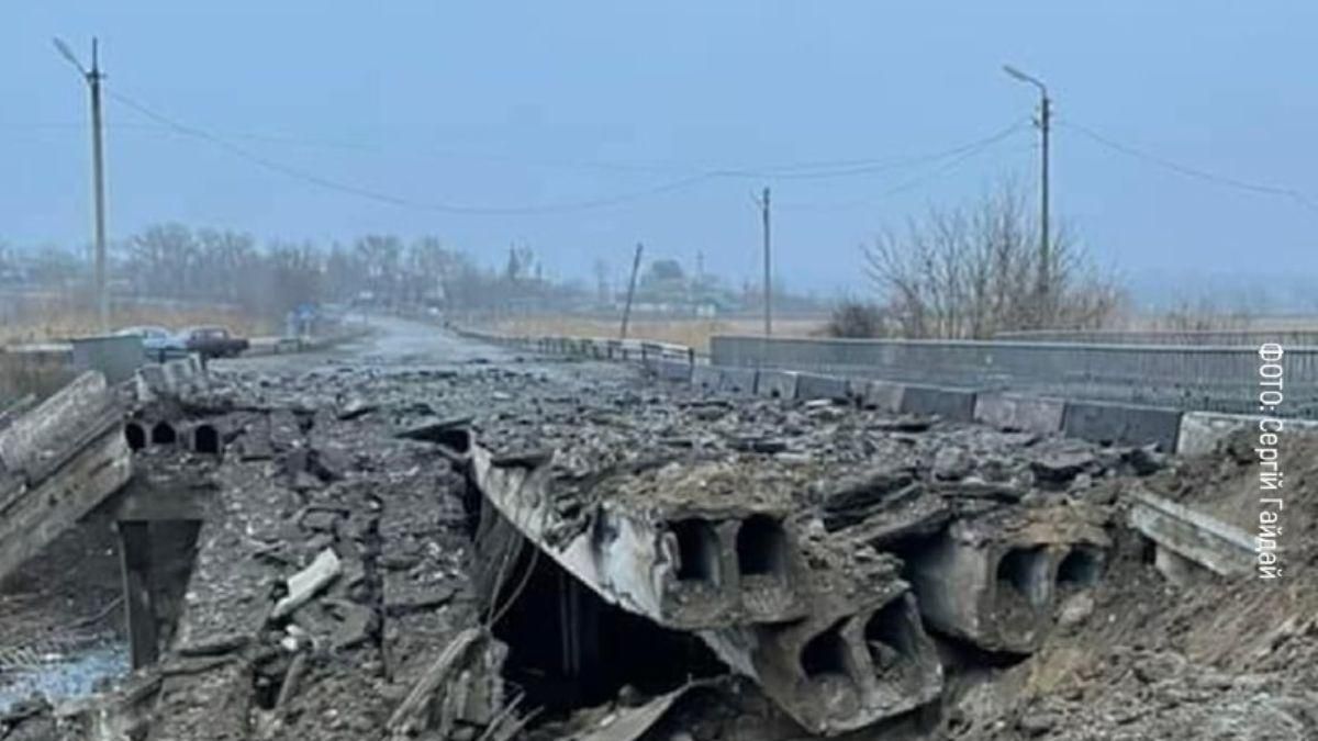 У Троїцьку внаслідок обстрілу зруйновано міст - 24 Канал У Троїцьку внаслідок обстрілу зруйновано міст - 24 Канал