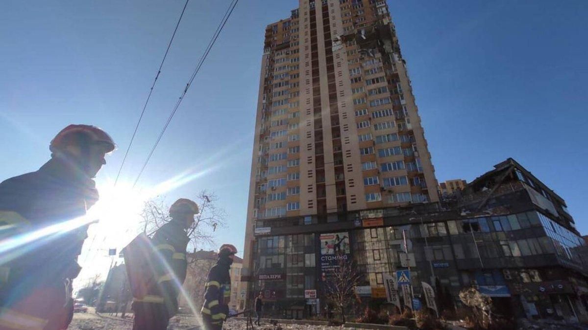 Конструкции могут обрушиться: в ГСЧС рассказали о высотке, в которую попала ракета - Киев