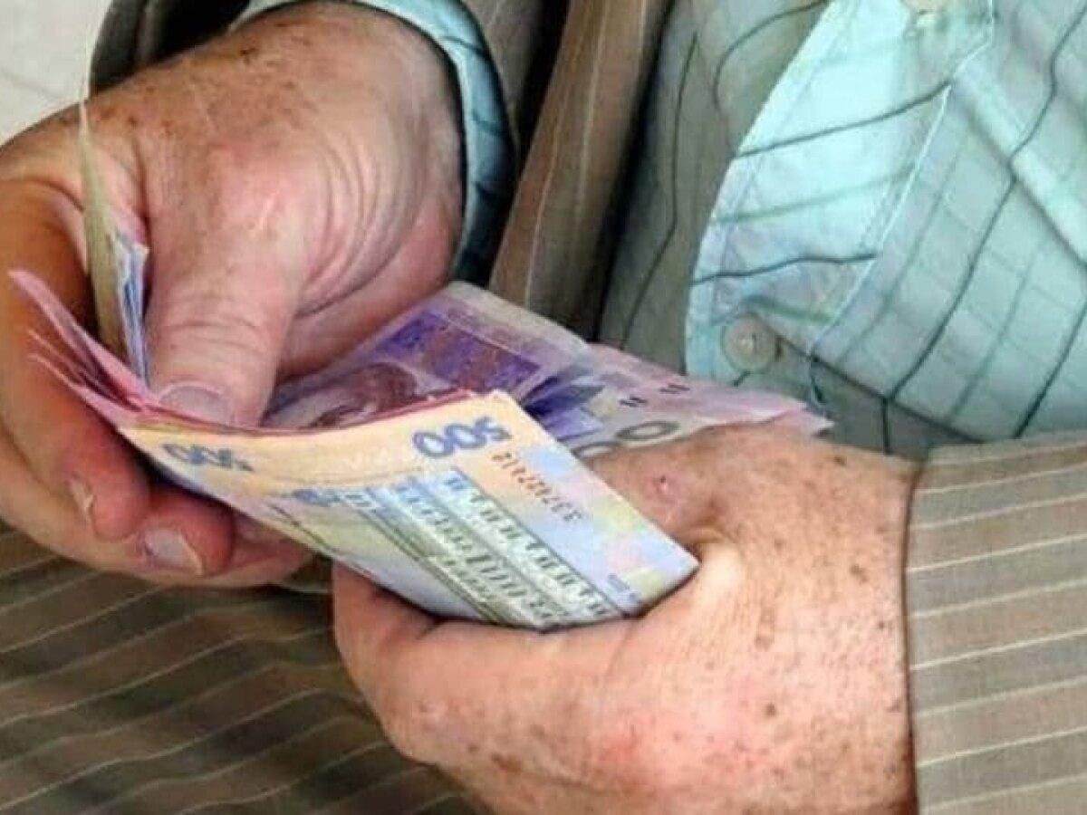 Пенсии украинцам во время военного положения выплатили вовремя Пенсии украинцам во время военного положения выплатили вовремя