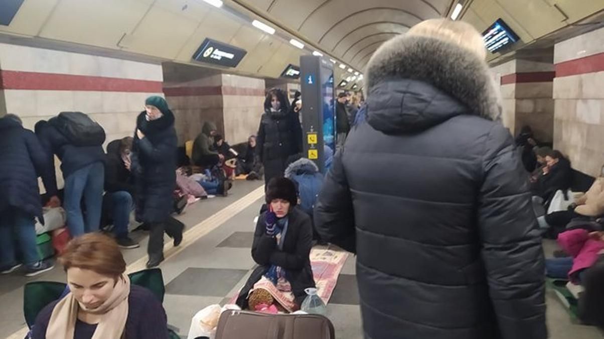 В Киеве полностью остановили движение метро В Киеве полностью остановили движение метро