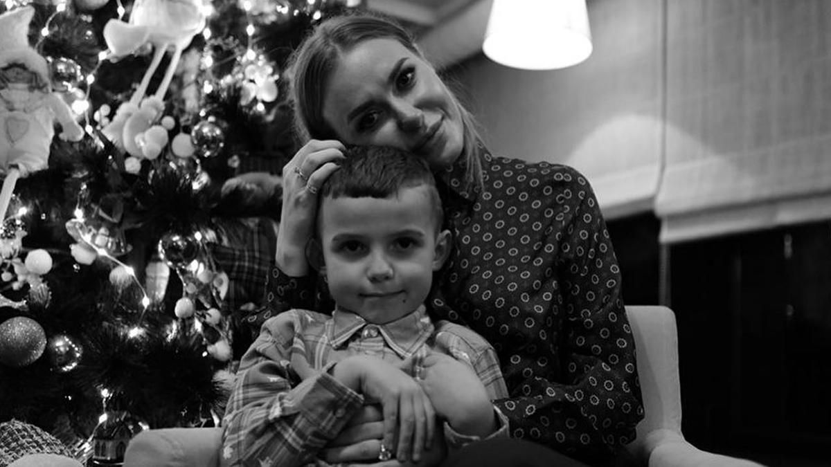 Слава Камінська третю ніч спить з дітьми на підлозі в бомбосховищі: фото з Києва