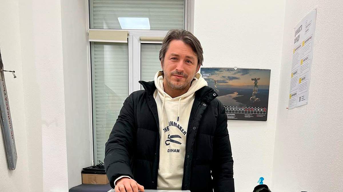 "За любые деньги": в Киеве срочно нужны рации - 24 Канал "За любые деньги": в Киеве срочно нужны рации - 24 Канал