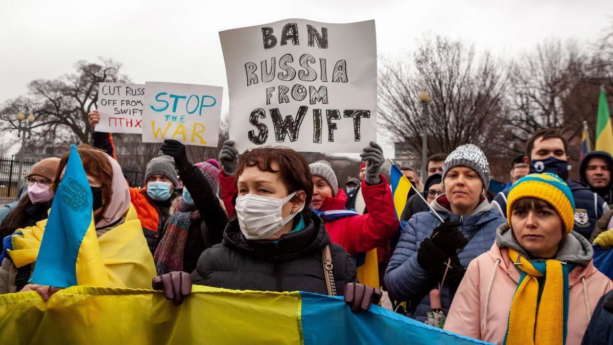 Что такое SWIFT для России – последствия отключения от системы Что такое SWIFT для России – последствия отключения от системы