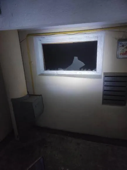 У будинку вибило вікна У будинку вибило вікна