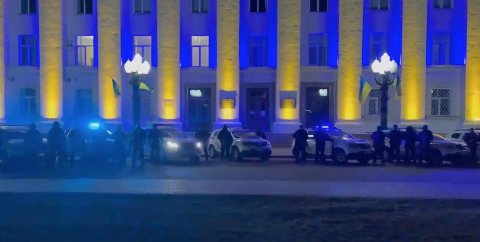 "Місто, спи спокійно": поліція Херсона показала ефектне відео - 24 Канал "Місто, спи спокійно": поліція Херсона показала ефектне відео - 24 Канал