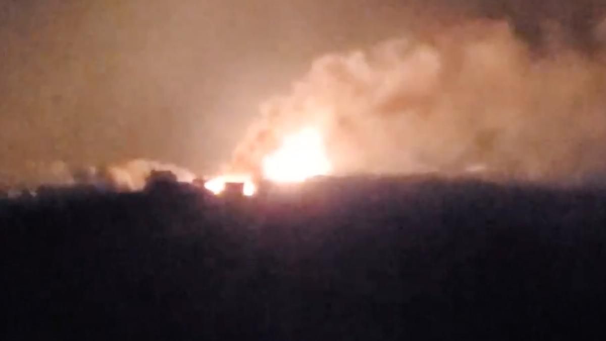 У Харкові горить газопровід після удару окупантів: перші відео - 24 Канал