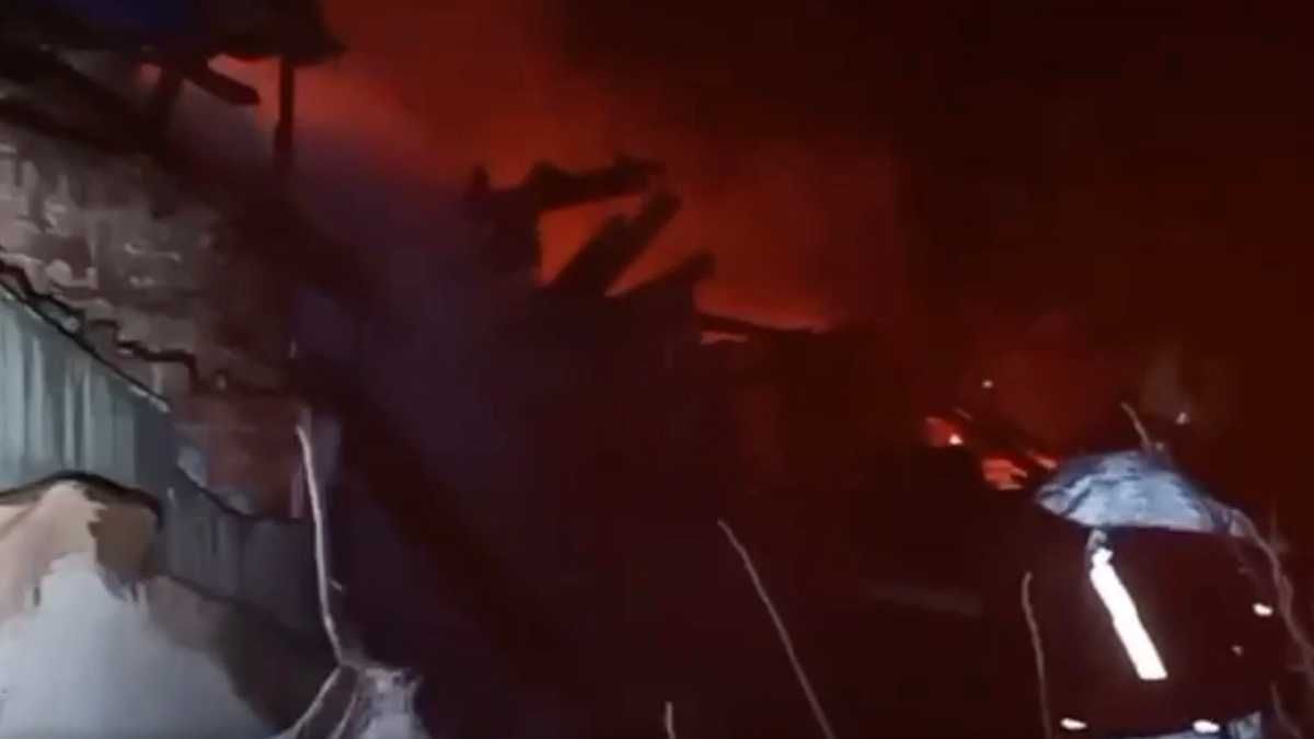 В Сумах под завалами домов нашли тело мужчины без головы - 24 Канал В Сумах под завалами домов нашли тело мужчины без головы - 24 Канал