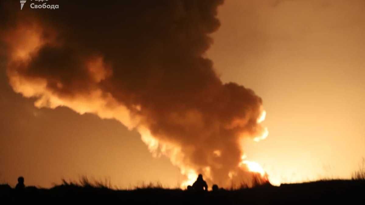 Жителям Киева и области посоветовали закрывать окна из-за пожара на нефтебазе