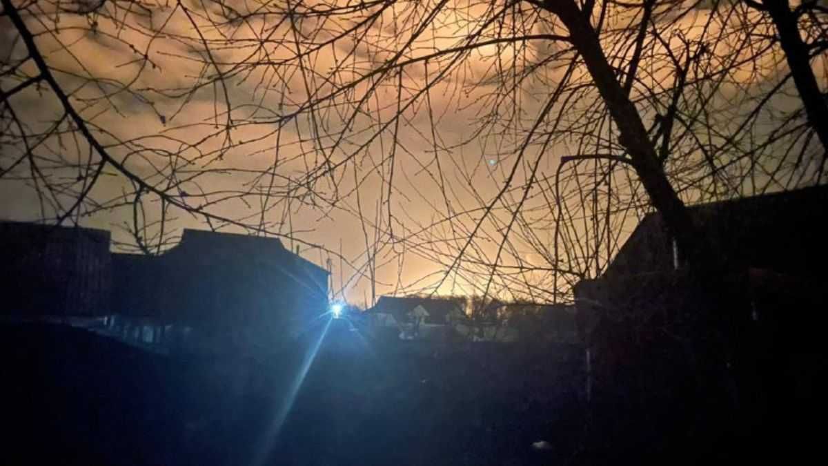 Вибух нафтобази у Василькові: куди вітер буде нести небезпечні шкідливі речовини - 24 Канал Вибух нафтобази у Василькові: куди вітер буде нести небезпечні шкідливі речовини - 24 Канал