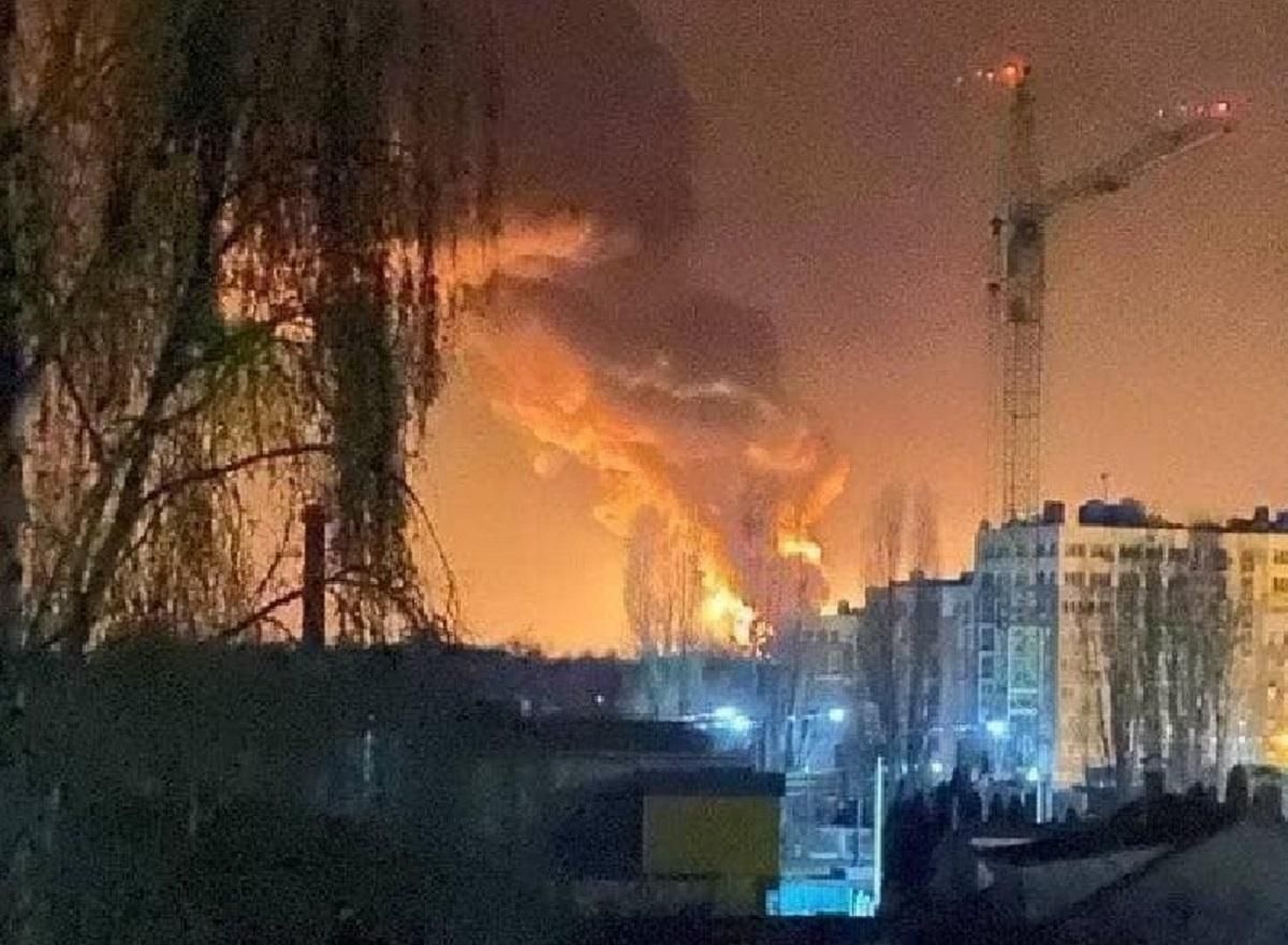 Угрозы разлива горючего нет, люди пока в безопасности, – ГСЧС о пожаре на нефтебазе в Василькове - 24 Канал