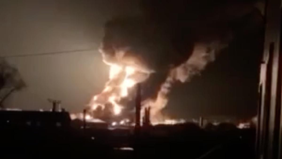Прямое попадание в резервуар с топливом, – в ОГА доложили о ситуации на нефтебазе в Василькове - 24 Канал