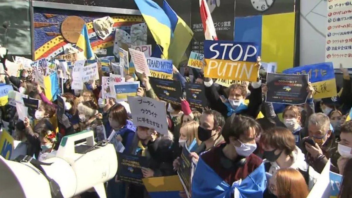 Японія з нами: у Токіо відбувся масштабний мітинг під українськими стягами - 24 Канал Японія з нами: у Токіо відбувся масштабний мітинг під українськими стягами - 24 Канал