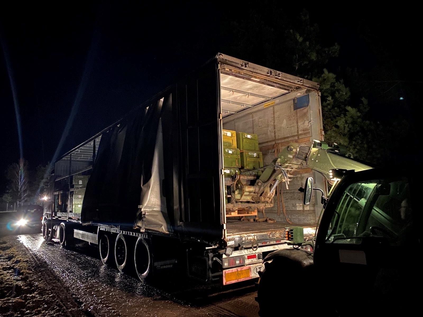 Украина получила первую партию оружия от Литвы Украина получила первую партию оружия от Литвы