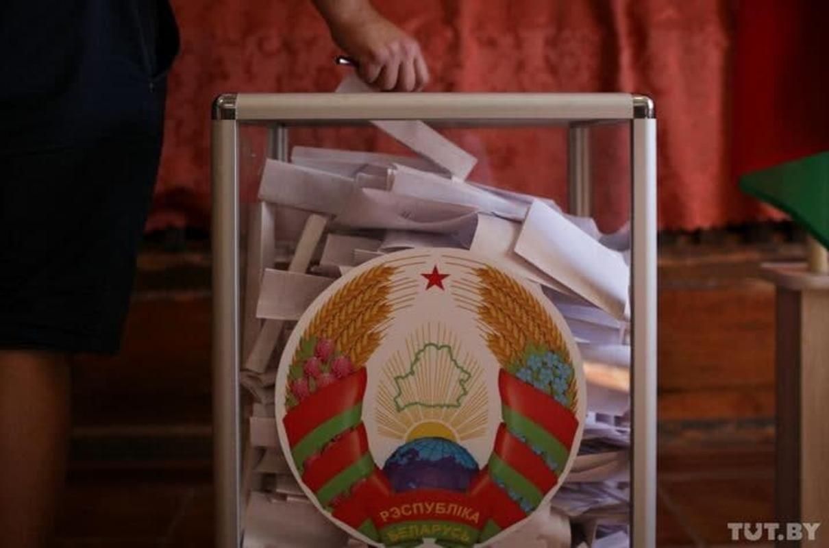 Под дулом российских автоматов: в Беларуси проходит "референдум" об изменениях в Конституцию
