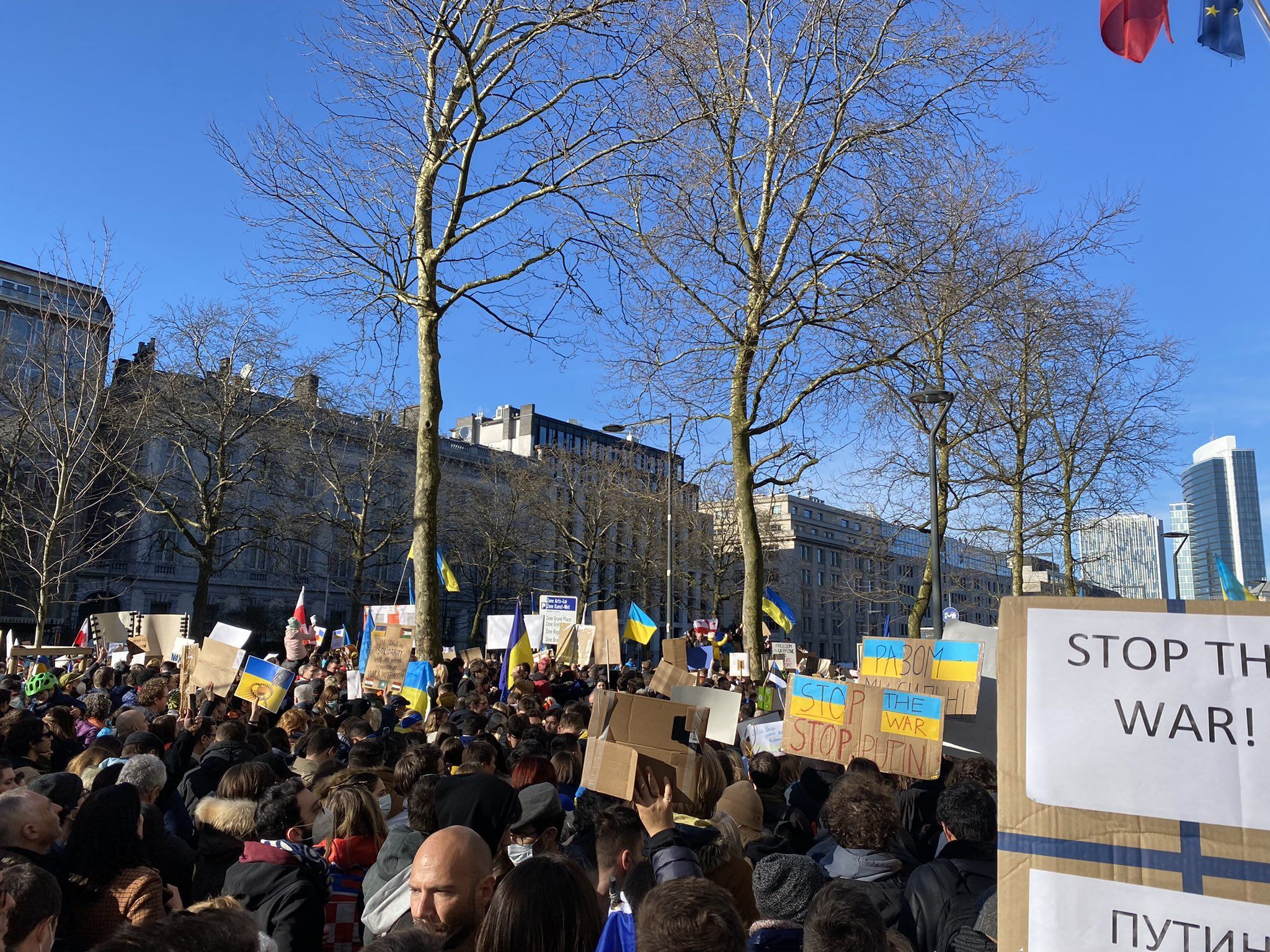 Русский военный корабль – иди на х*й покоряет Брюссель: видео Русский военный корабль – иди на х*й покоряет Брюссель: видео