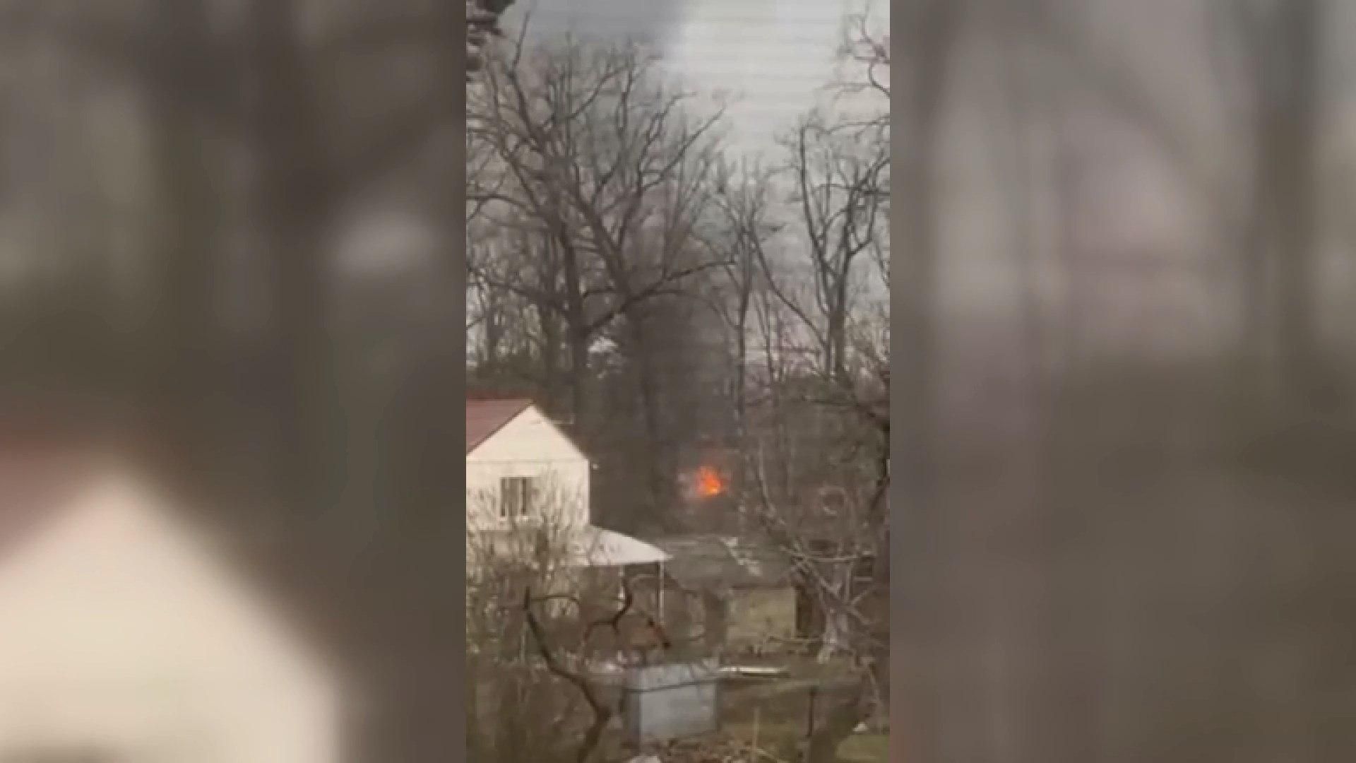 В Буче заблудился оккупант: получил порцию Молотова от местных, техника горит В Буче заблудился оккупант: получил порцию Молотова от местных, техника горит