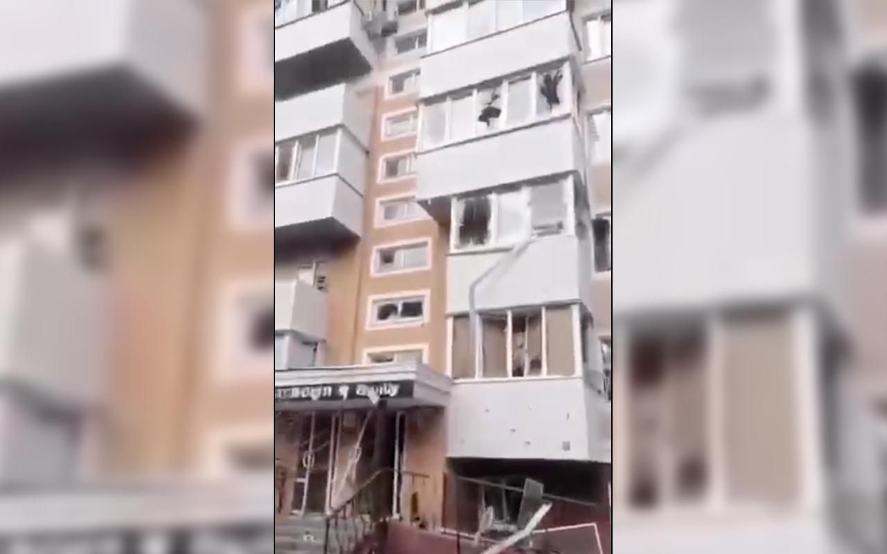 З'явилось відео, як окупанти обстрілюють житлові будинки в Бучі - 24 Канал З'явилось відео, як окупанти обстрілюють житлові будинки в Бучі - 24 Канал