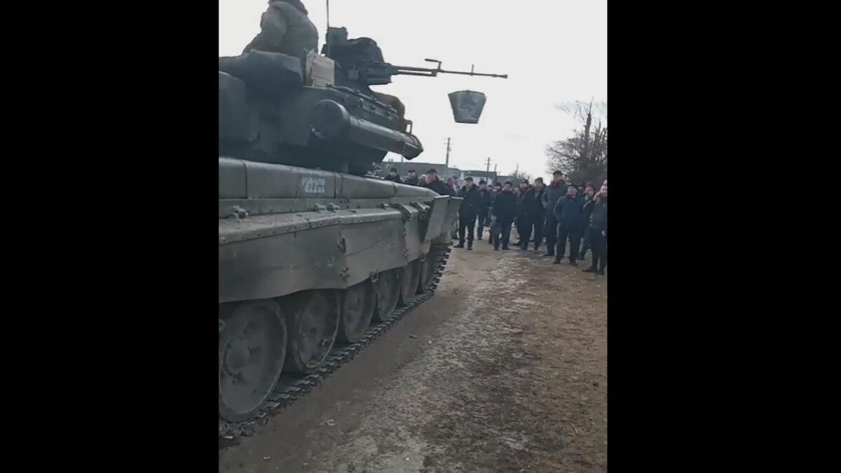 Ни единого шанса: на Черниговщине люди блокируют передвижение оккупантов Ни единого шанса: на Черниговщине люди блокируют передвижение оккупантов